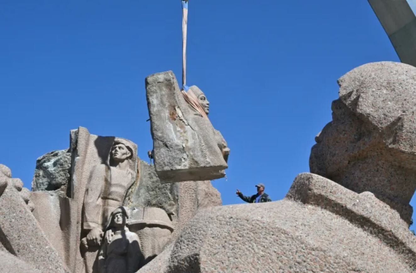 Ukraina demontē pieminekli draudzībai ar Krieviju