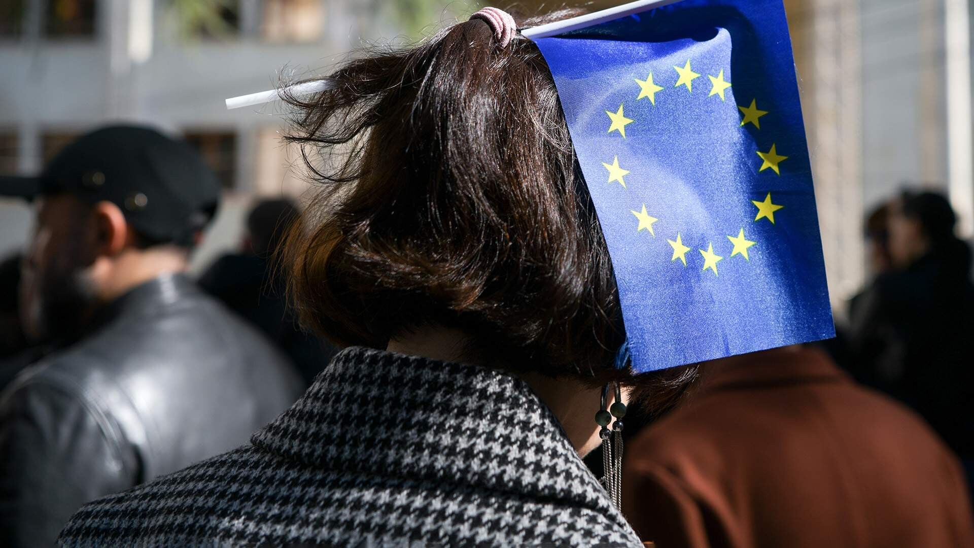 ES un NATO nosoda Gruzijas plānus par “ārvalstu aģentu” likumu