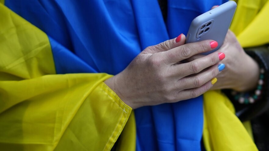 Vīrietim par uzbrukumu Ukrainas karoga nēsātājam piespriež divu gadu reālu cietumsodu