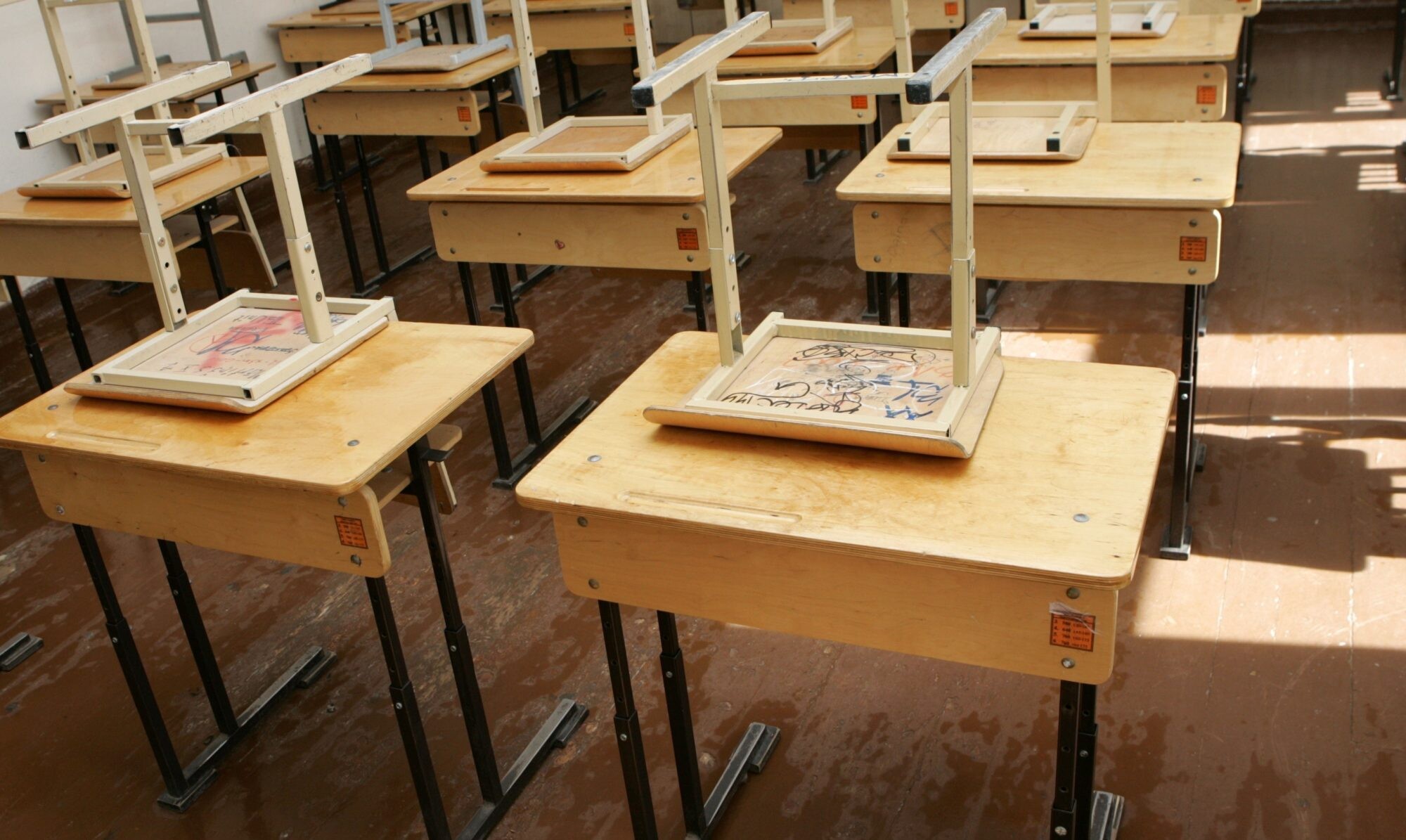 Arī pāreja uz mācībām tikai valsts valodā valsts un pašvaldību izglītības iestādēs atbilst Satversmei