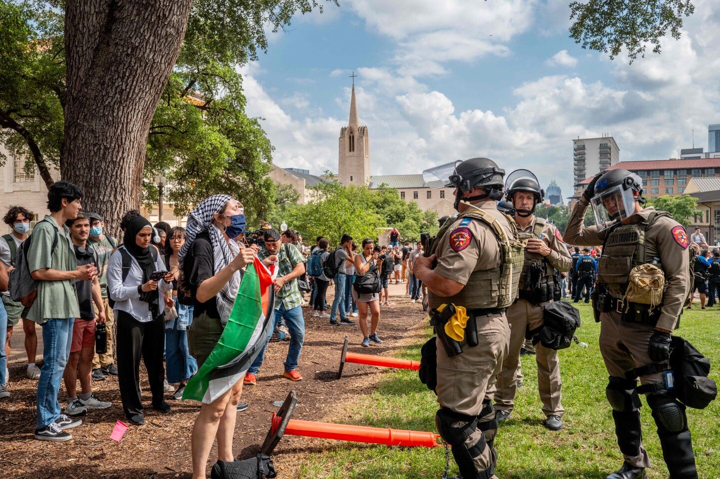 ASV universitātēs turpinās protesti pret karu Gazas joslā