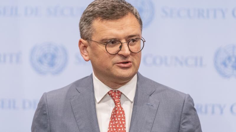 Kuleba ticies ar Ķīnas ārlietu ministru