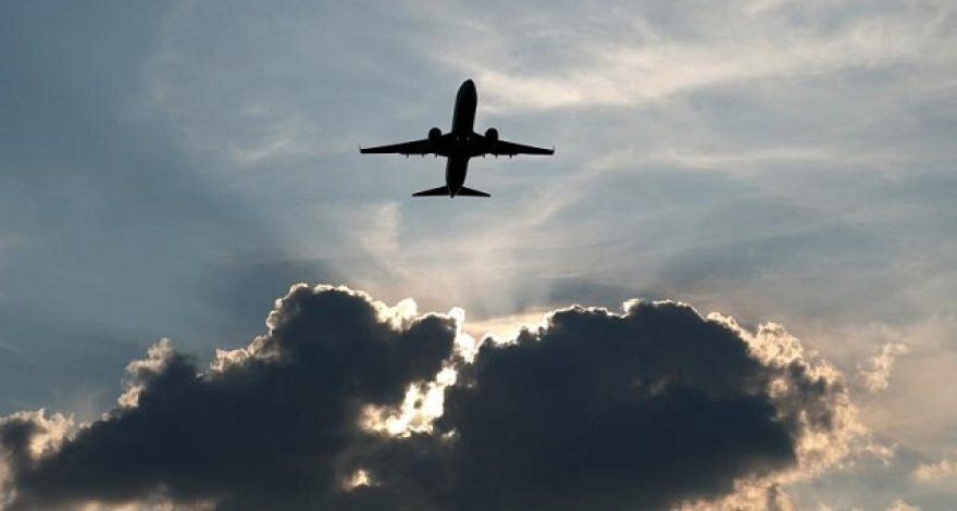 Hītrova piektdienas vakarā daļēji atsāks lidojumus