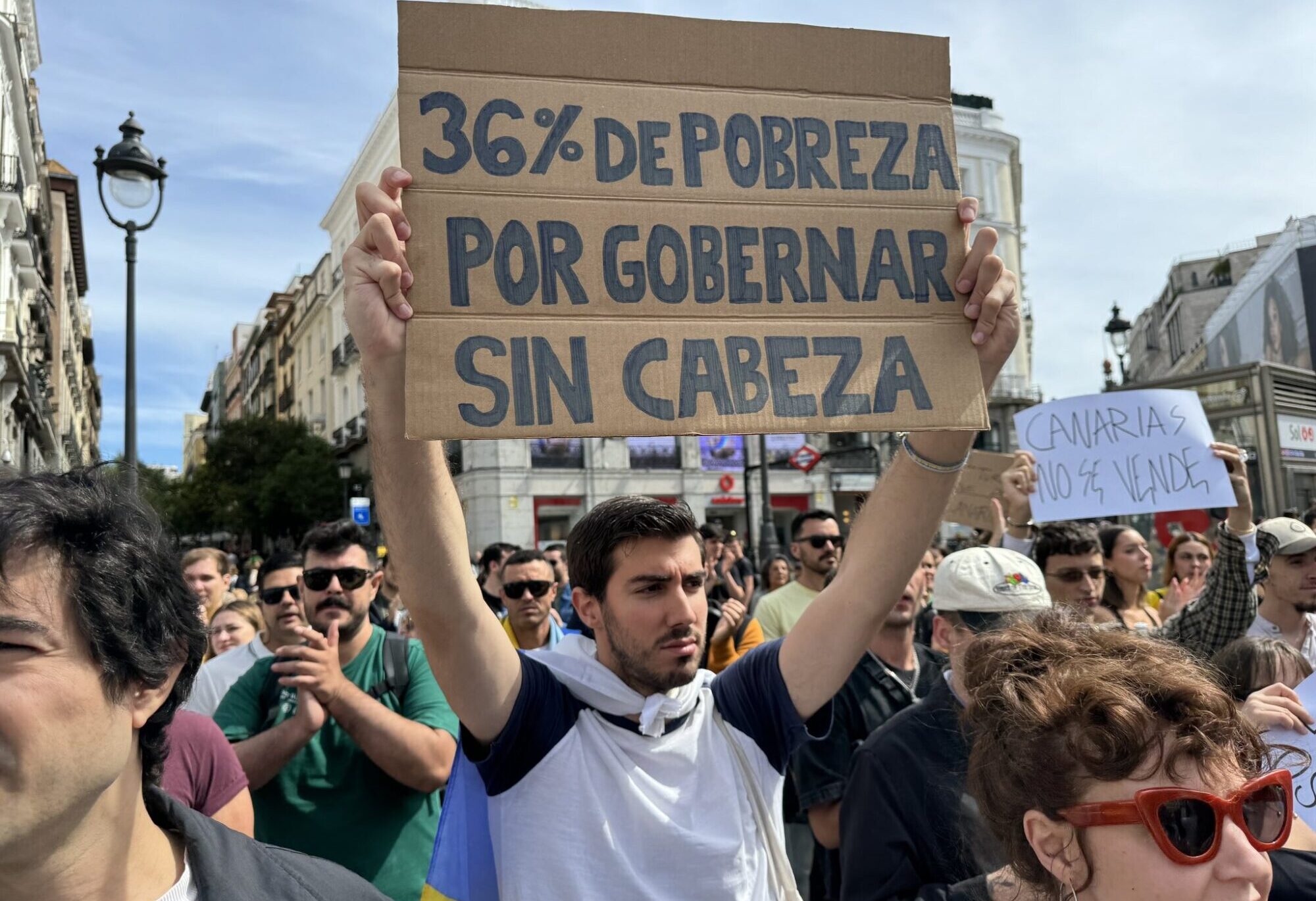 Kanāriju salās notiek plaši protesti pret pārmērīgu tūrismu
