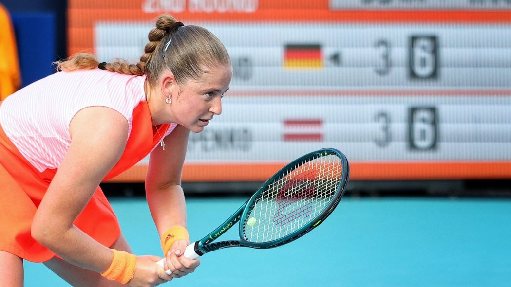 Ostapenko WTA rangā saglabā desmito pozīciju; Semeņistajai neliels kritiens