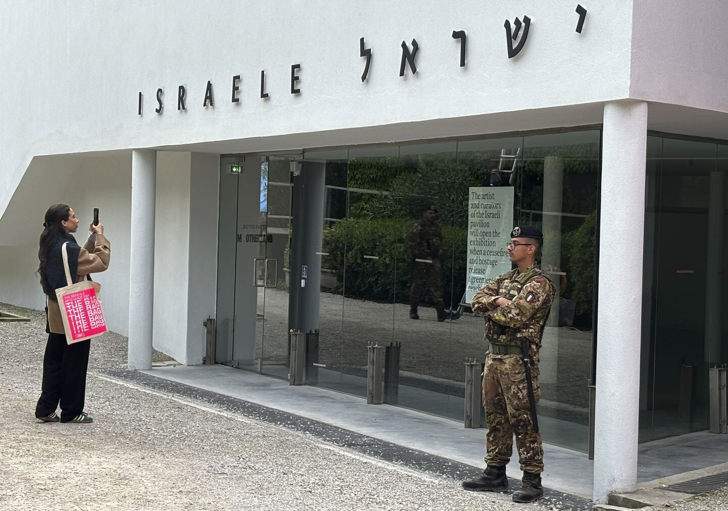 Izraēlas māksliniece atsakās atklāt paviljonu Venēcijas biennālē