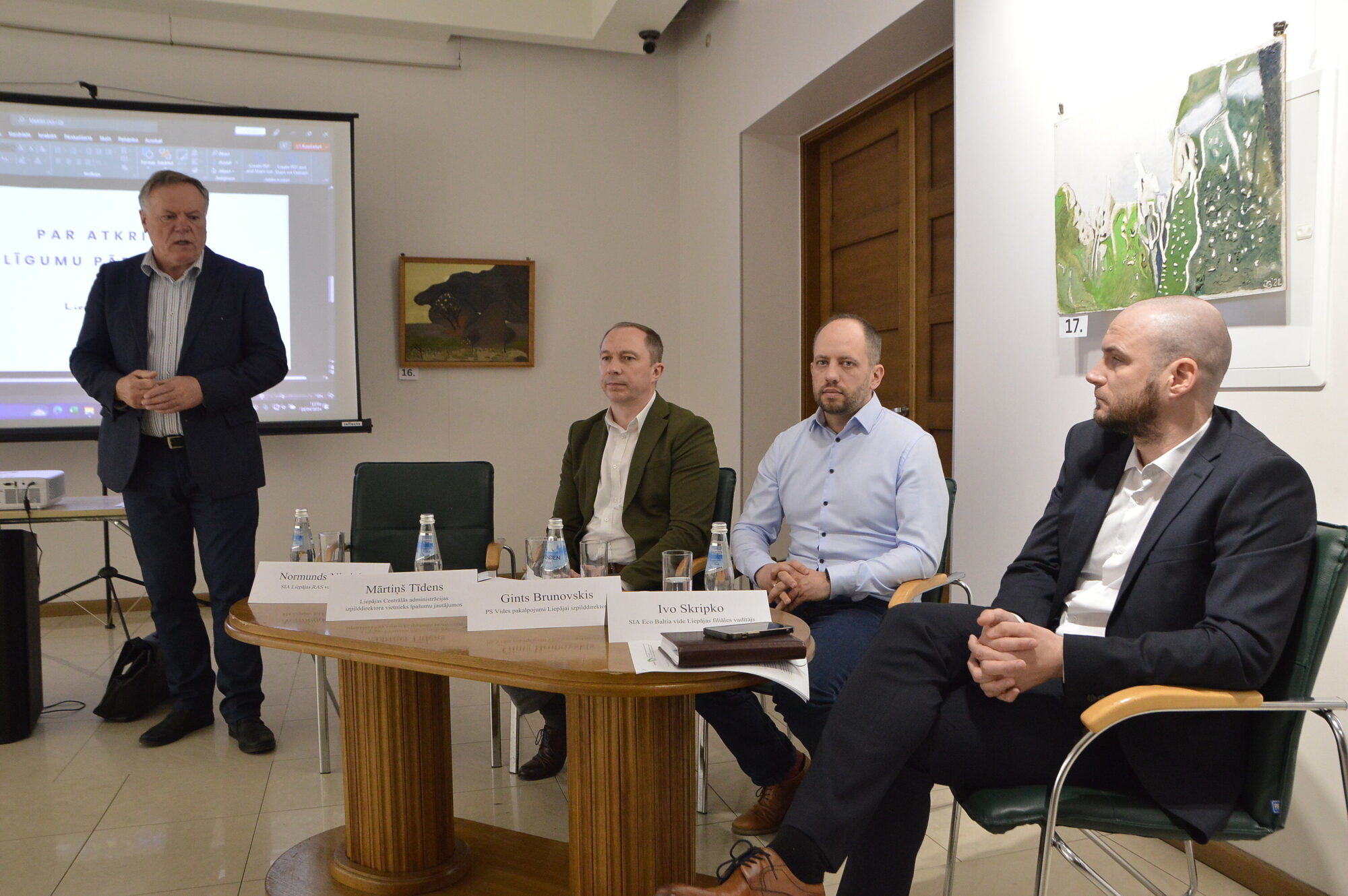 Foto: Ar atkritumu apsaimniekotājiem līgumus noslēguši ap 70 procentiem klientu