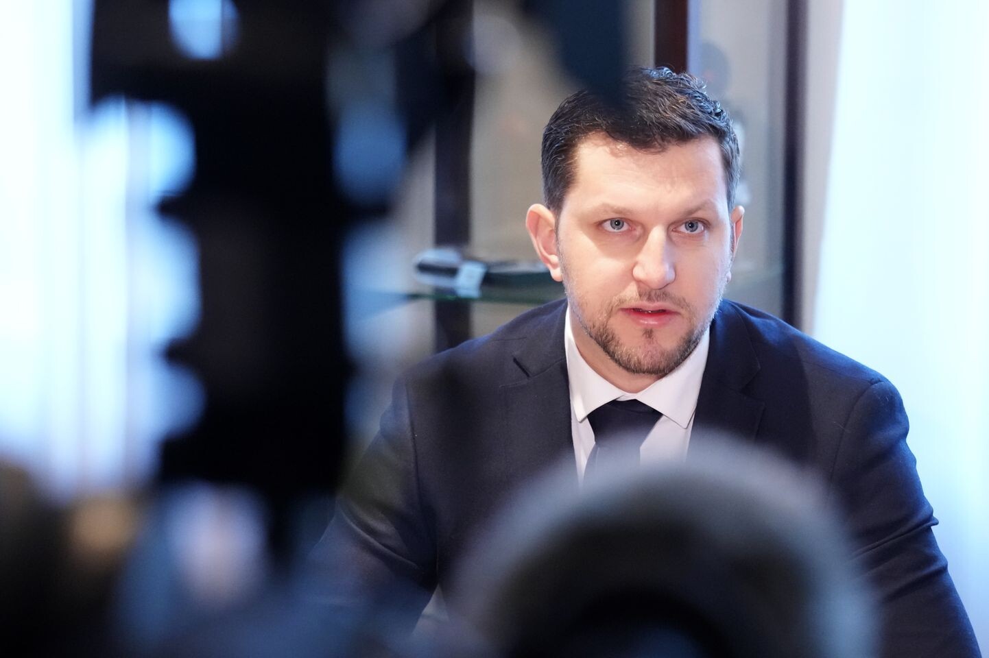 Rīgas pašvaldība vēršas tiesā par darba līguma izbeigšanu ar bijušo departamenta vadītāja pienākumu izpildītāju Jāni Vaivodu