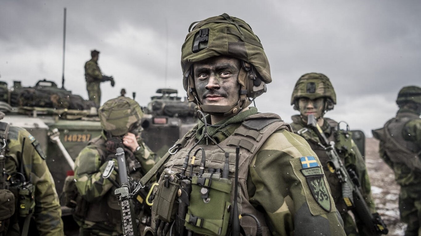 Zviedrijas valdība bruņotajiem spēkiem devusi oficiālu uzdevumu gatavoties militārajai klātbūtnei Latvijā