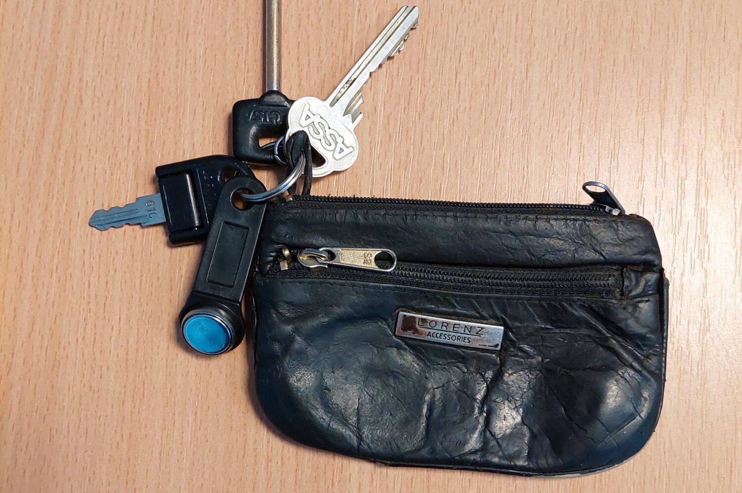 Policija aicina atsaukties bērnu ratiņu, naudas maka un atlsēgu īpašniekus