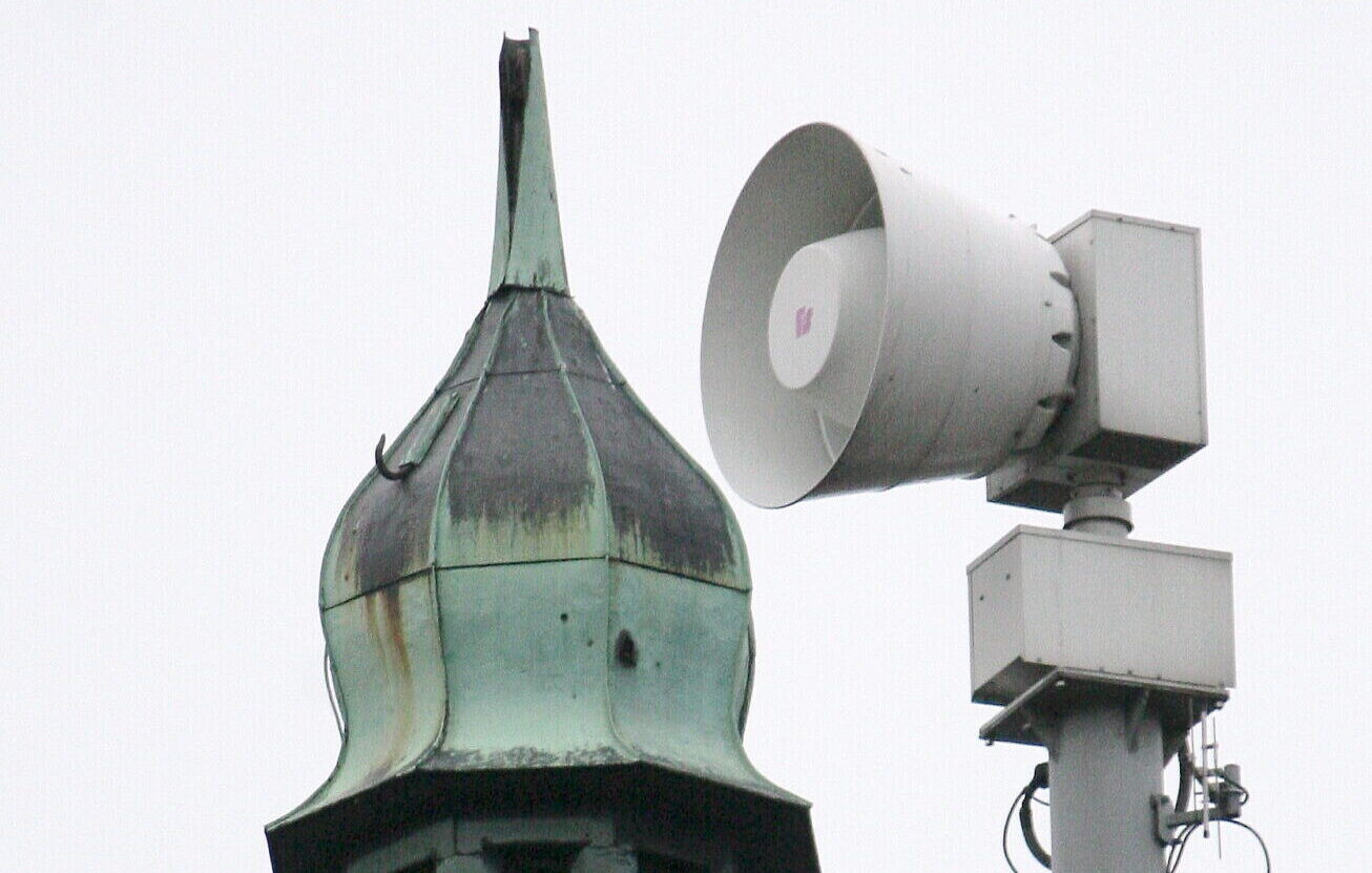Pārbaudītas trauksmes sirēnas. VUGD konstatē trūkumus lietotnes “112 Latvija” darbībā