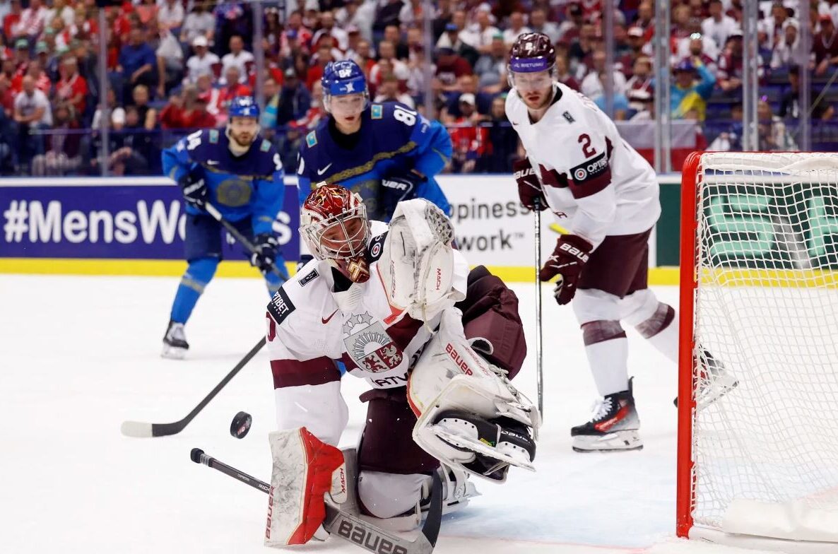 Video: Latvijas hokejisti pasaules čempionāta trešajā spēlē uzvar Kazahstānu