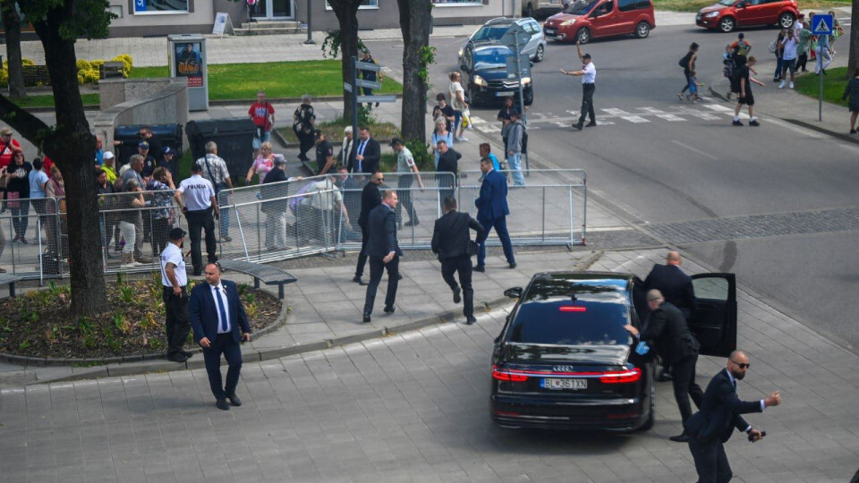 Video: Slovākijas premjerministrs ievainots apšaudē