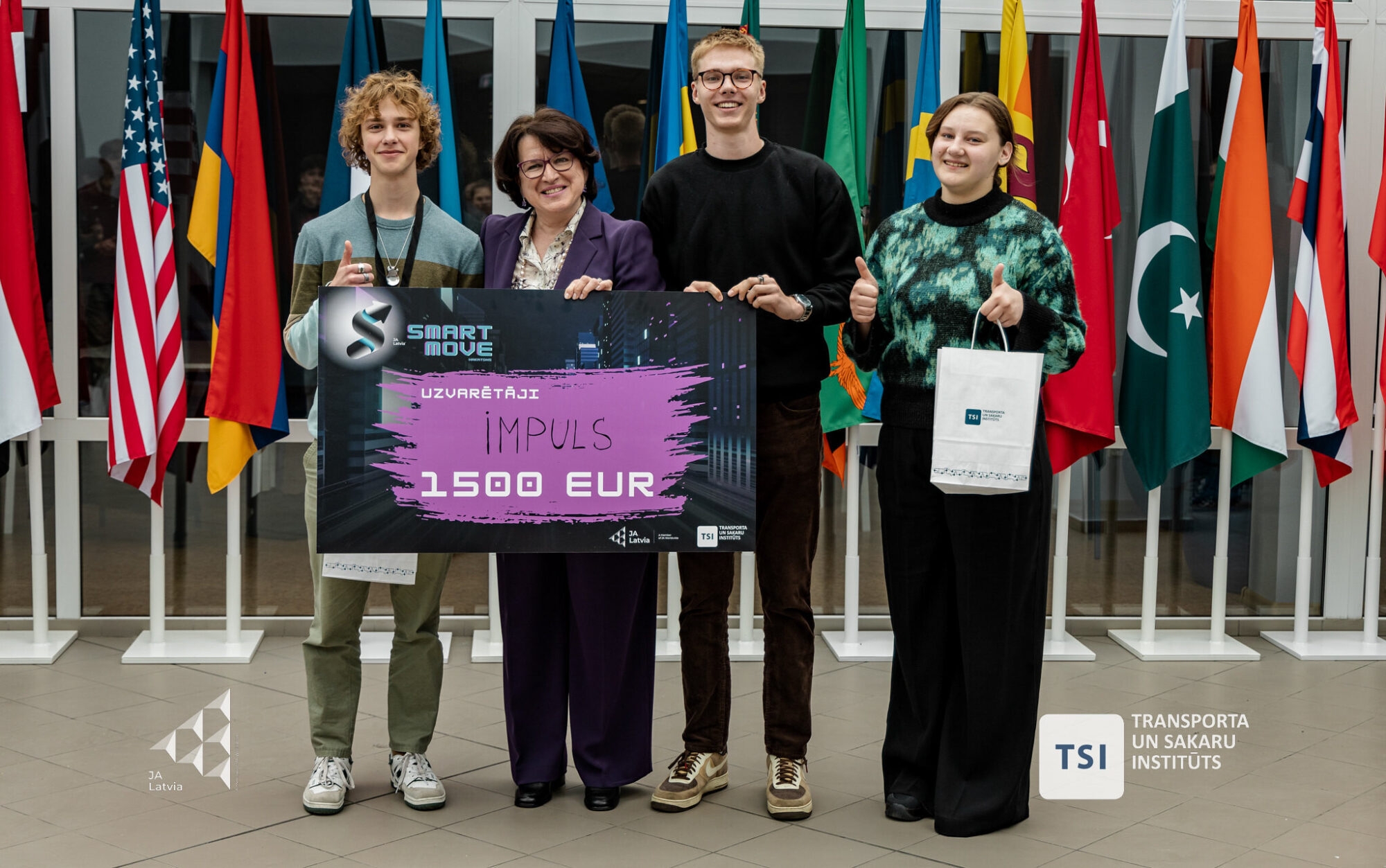 Liepājas un Ventspils skolēni mobilitātes izaicinājumu hakatonā izcīna 1500 eiro
