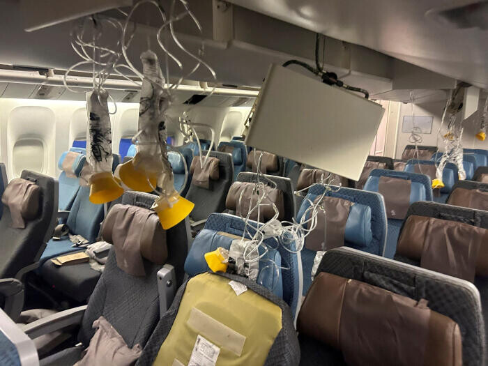 Londonas-Singapūras reisa 20 pasažieri pēc turbulences atrodas slimnīcās intensīvajā aprūpē