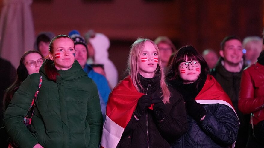 Eirovīzijas finālu Doma laukumā skatījušies ap 2000 cilvēku