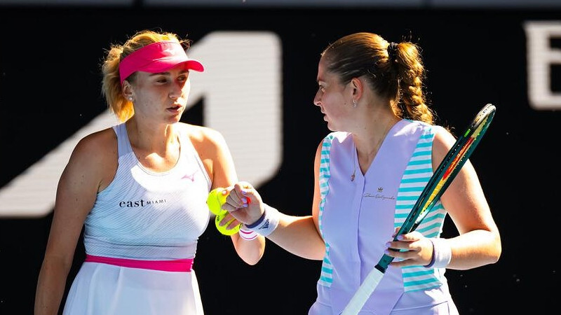 Ostapenko Romas “WTA 1000” turnīrā sasniedz ceturtdaļfinālu arī dubultspēlēs