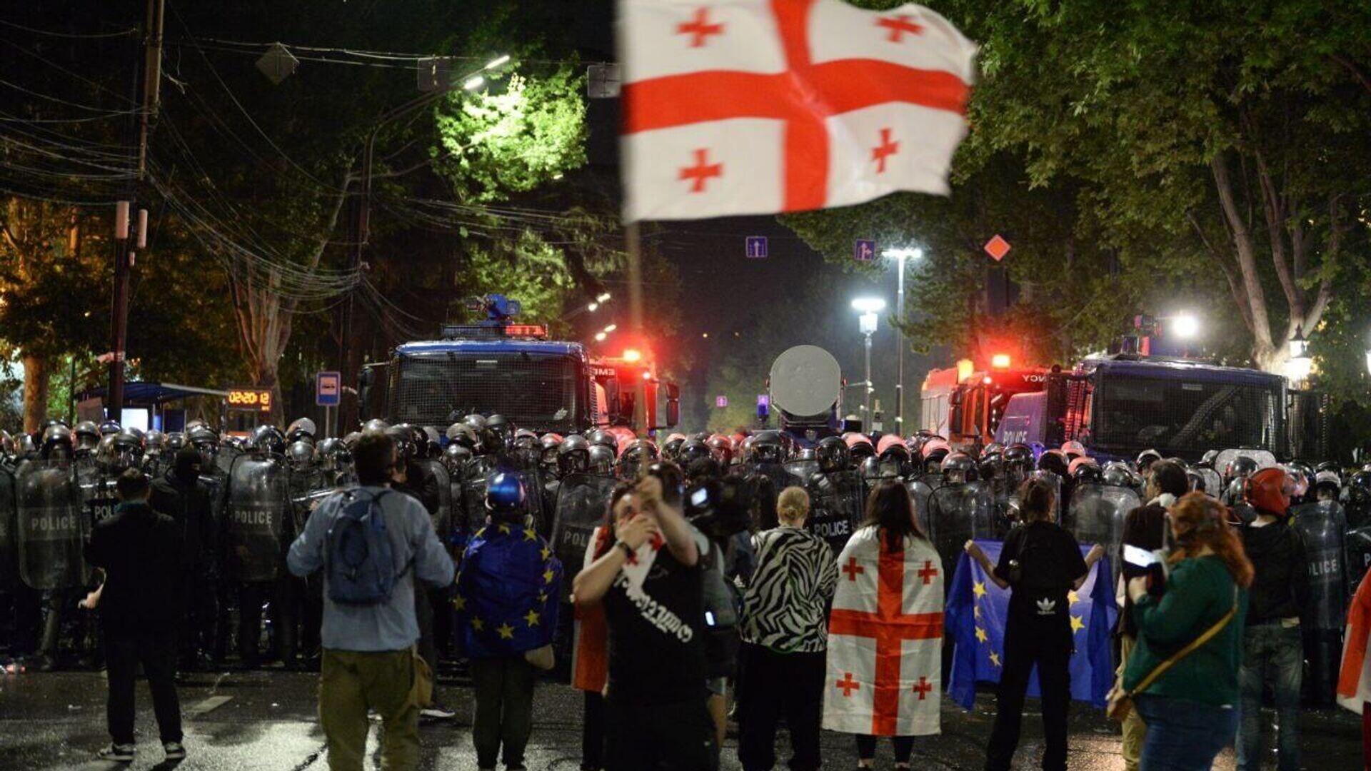 Desmitiem tūkstoši cilvēku Gruzijā protestē pret “ārvalstu aģentu” likumu