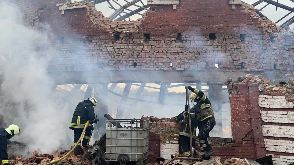 Krievijas triecienos Harkivai nogalināti trīs cilvēki un ievainoti 16