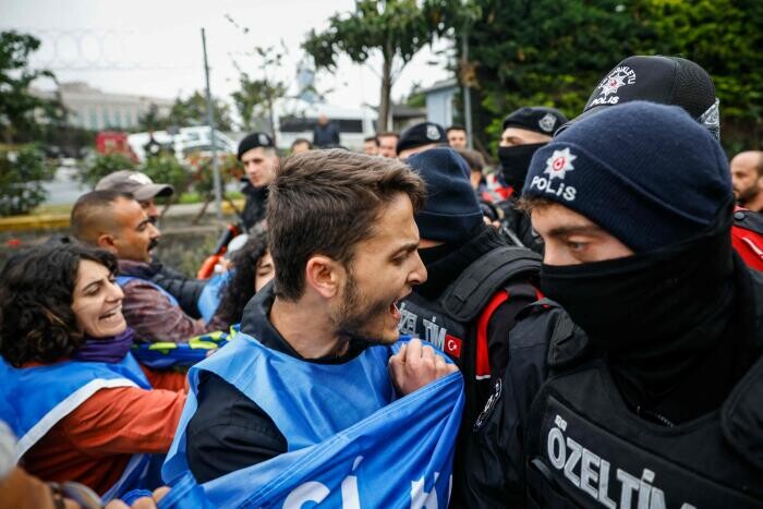 Stambulā aizturēti vairāki desmiti protestētāju