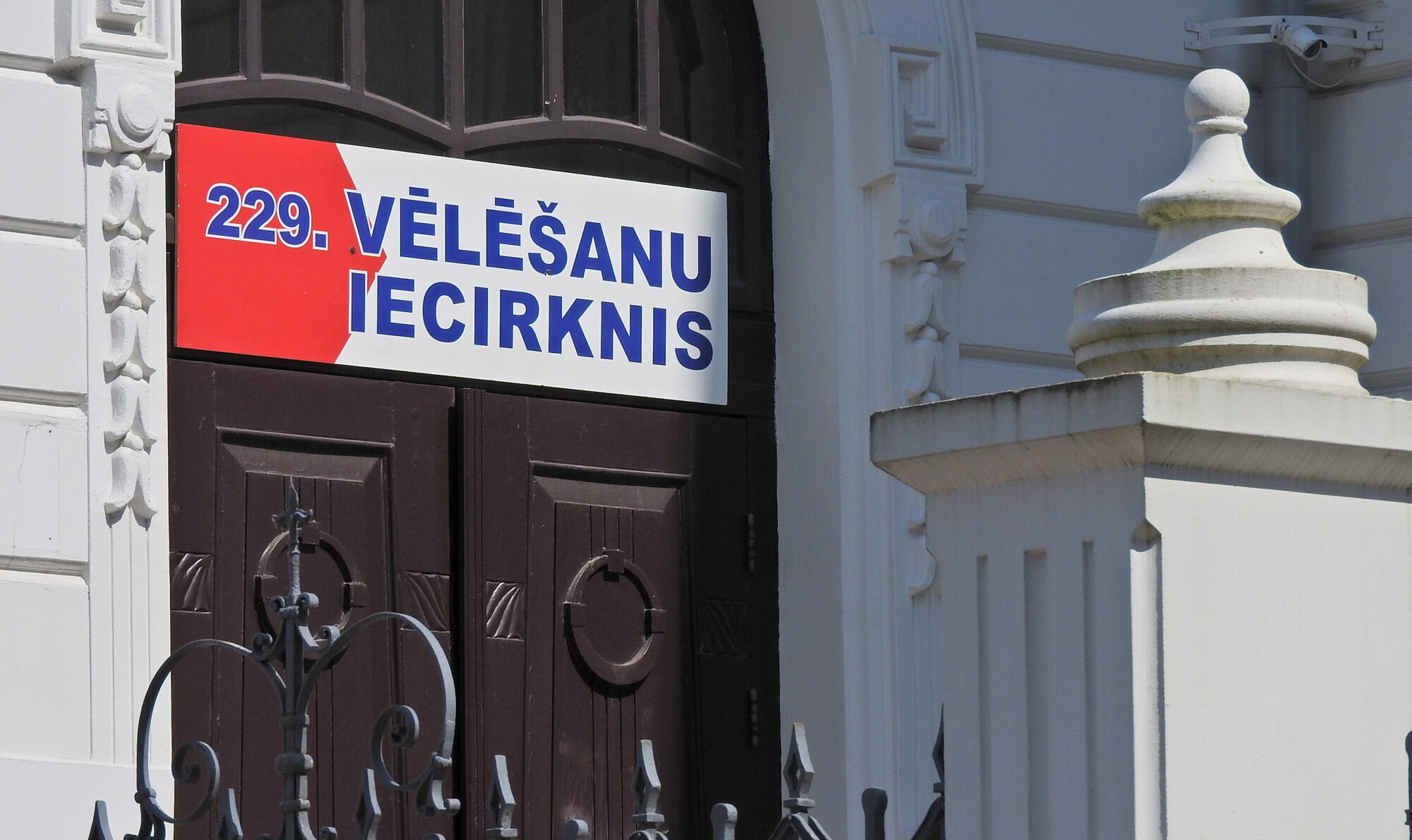 Eiropas jaunā piecgade uz starta līnijas. Špikeris balsotājiem pirms Eiroparlamenta vēlēšanām