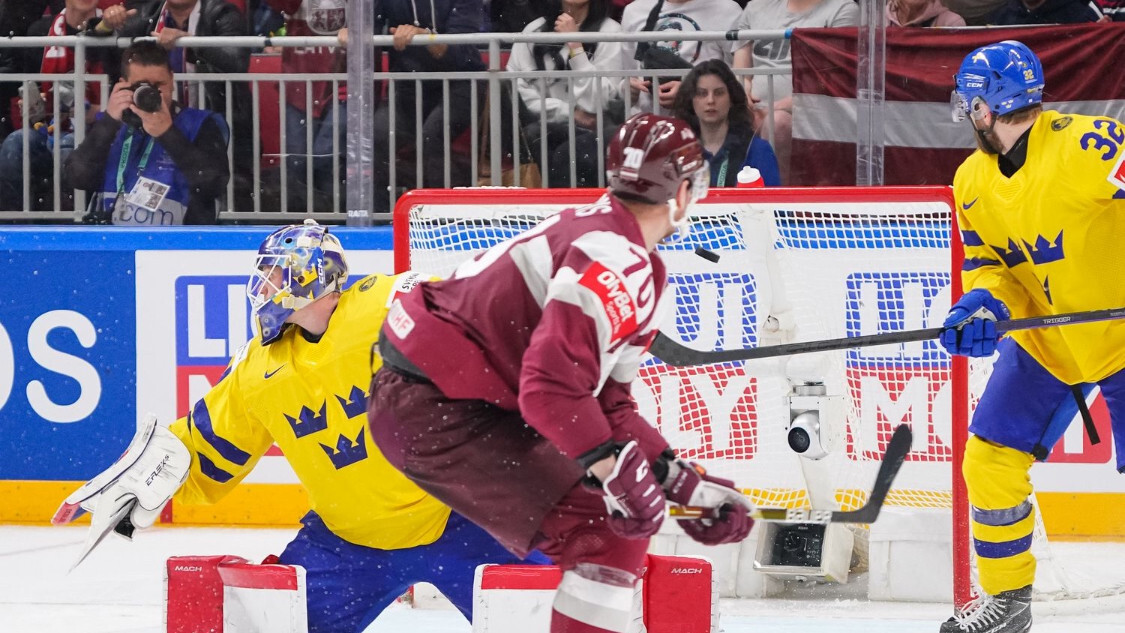 Latvijas hokejisti pasaules čempionātā spēkosies ar Zviedriju