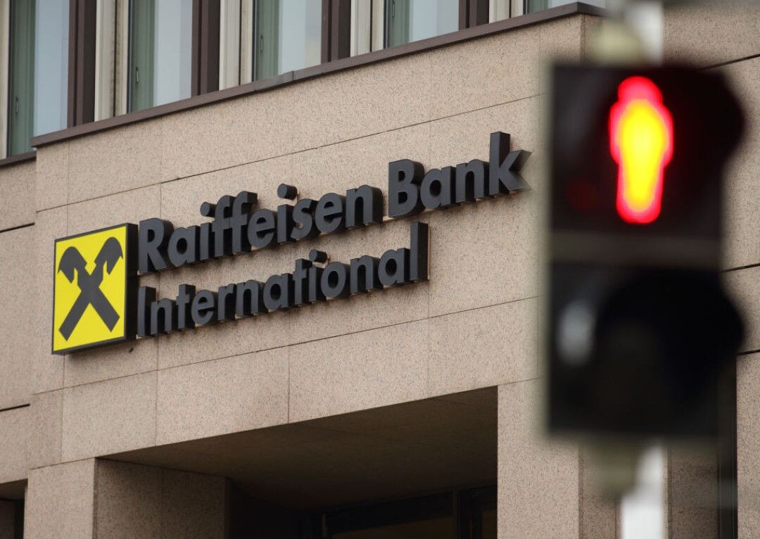 Austrijas “Raiffeisen Bank” aiziešanu no Krievijas tirgus sāks trešajā ceturksnī