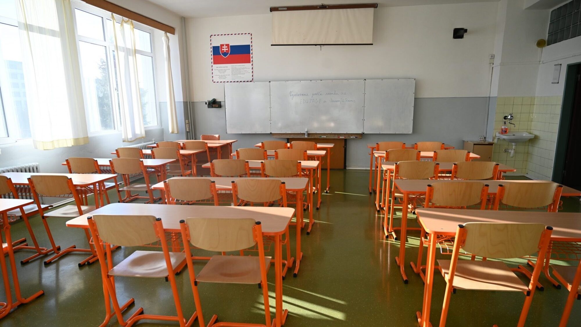 Slovākijā skolas masveidā saņēmušas spridzināšanas draudus