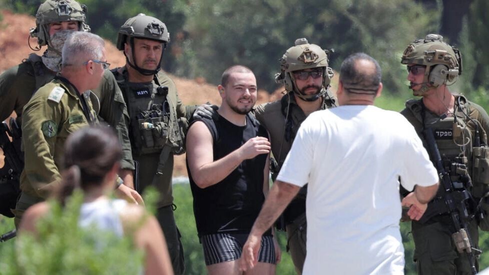 Izraēla Gazas joslā atbrīvojusi četrus “Hamās” turētus ķīlniekus