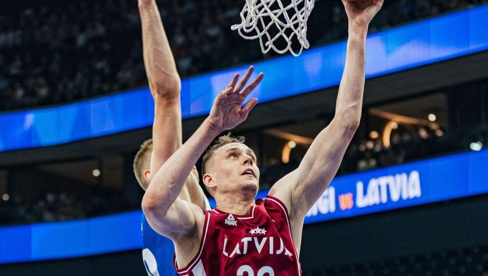 Latvijas basketbola izlasē startam olimpisko spēļu kvalifikācijas turnīrā nav iekļauti Kurucs, Šteinbergs un Pasečņiks