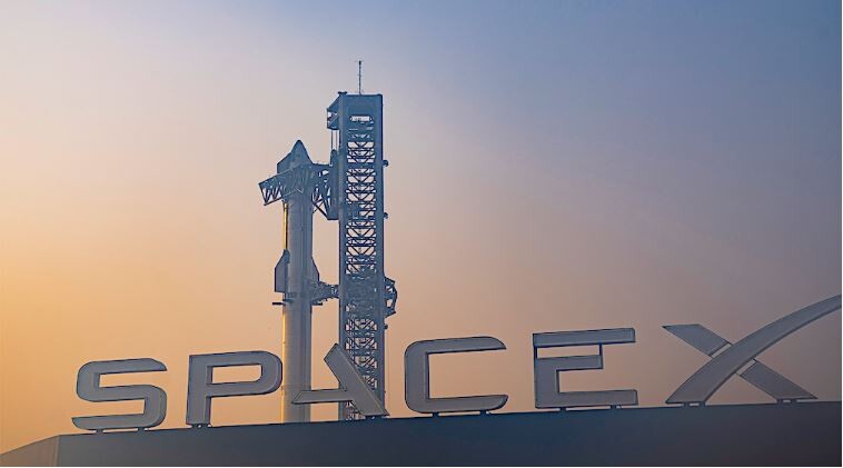 Raķete “Starship” izmēģinājuma lidojumā veiksmīgi nolaidusies Indijas okeānā