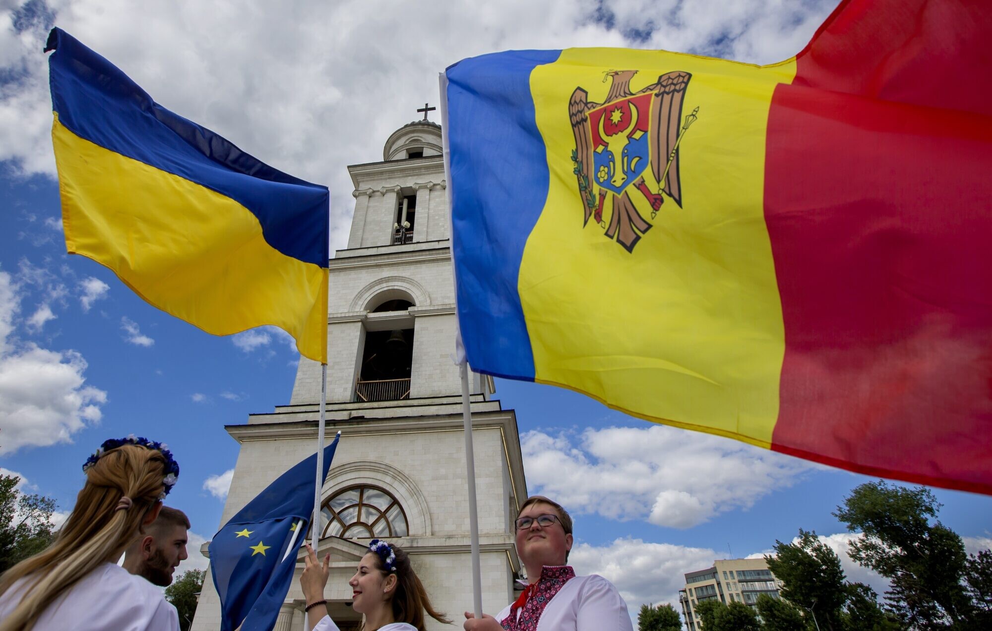 ES otrdien sāks iestāšanās sarunas ar Ukrainu un Moldovu