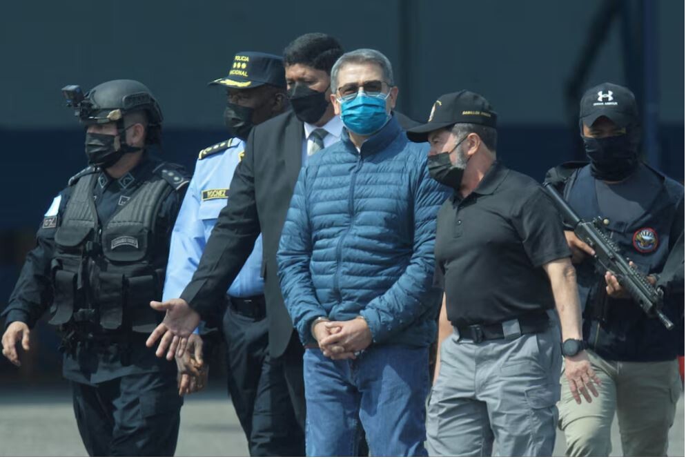 Bijušo Hondurasas prezidentu par kokaīna kontrabandu notiesā uz 45 gadiem cietumā