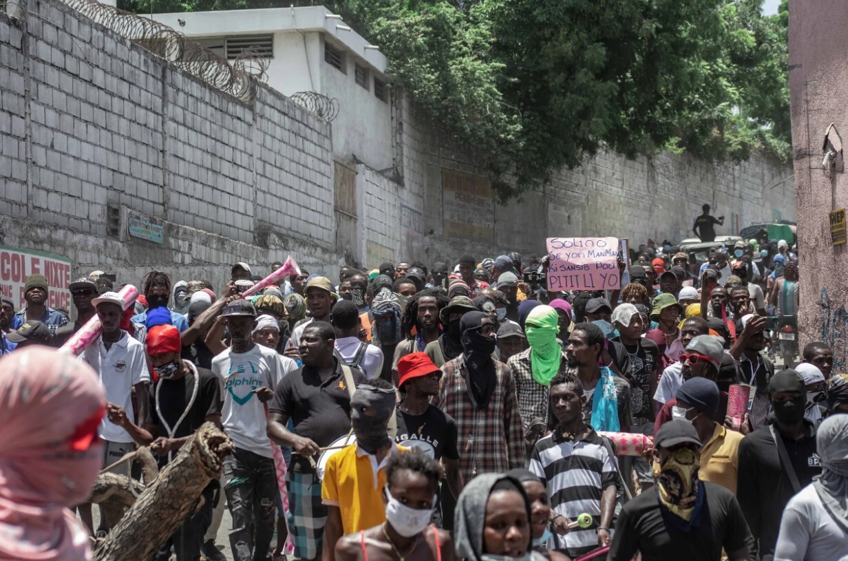 ANO: Haiti bandu vardarbības dēļ mājas atstājuši 580 000 cilvēku