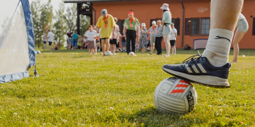 Latgale: Aglonas sociālā aprūpes centra klienti godalgoti minifutbola turnīrā “Seni Cup”