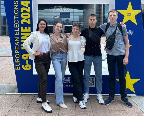 Latgale: Rēzeknes novada jaunieši izcīnīja pirmo vietu Eiropas Parlamenta čempionātā