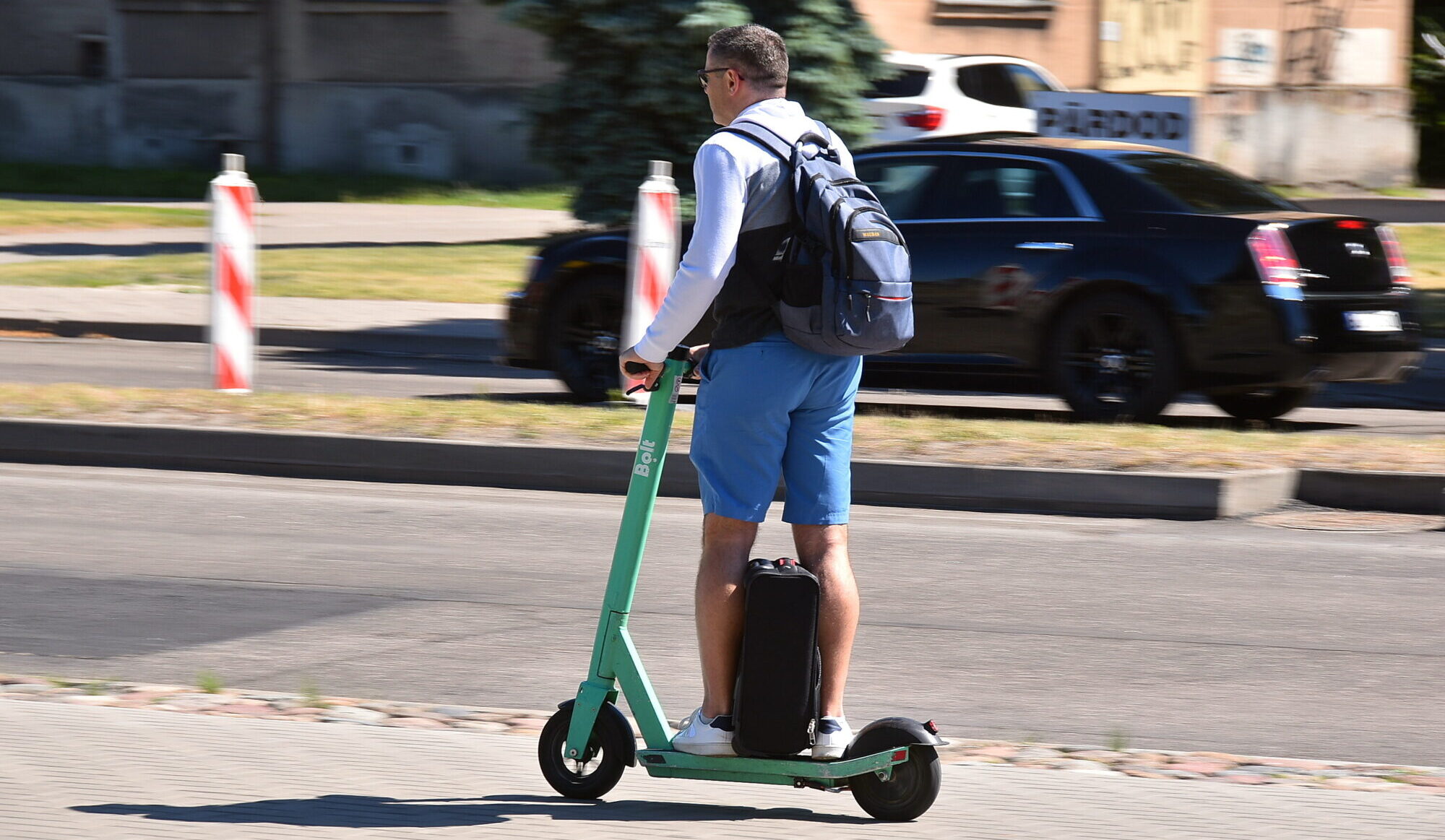 Elektroskrejriteņu labums un bēdas. Liepājas vēsturiskajā centrā plāno noteikt ātruma ierobežojumu 10 km/h