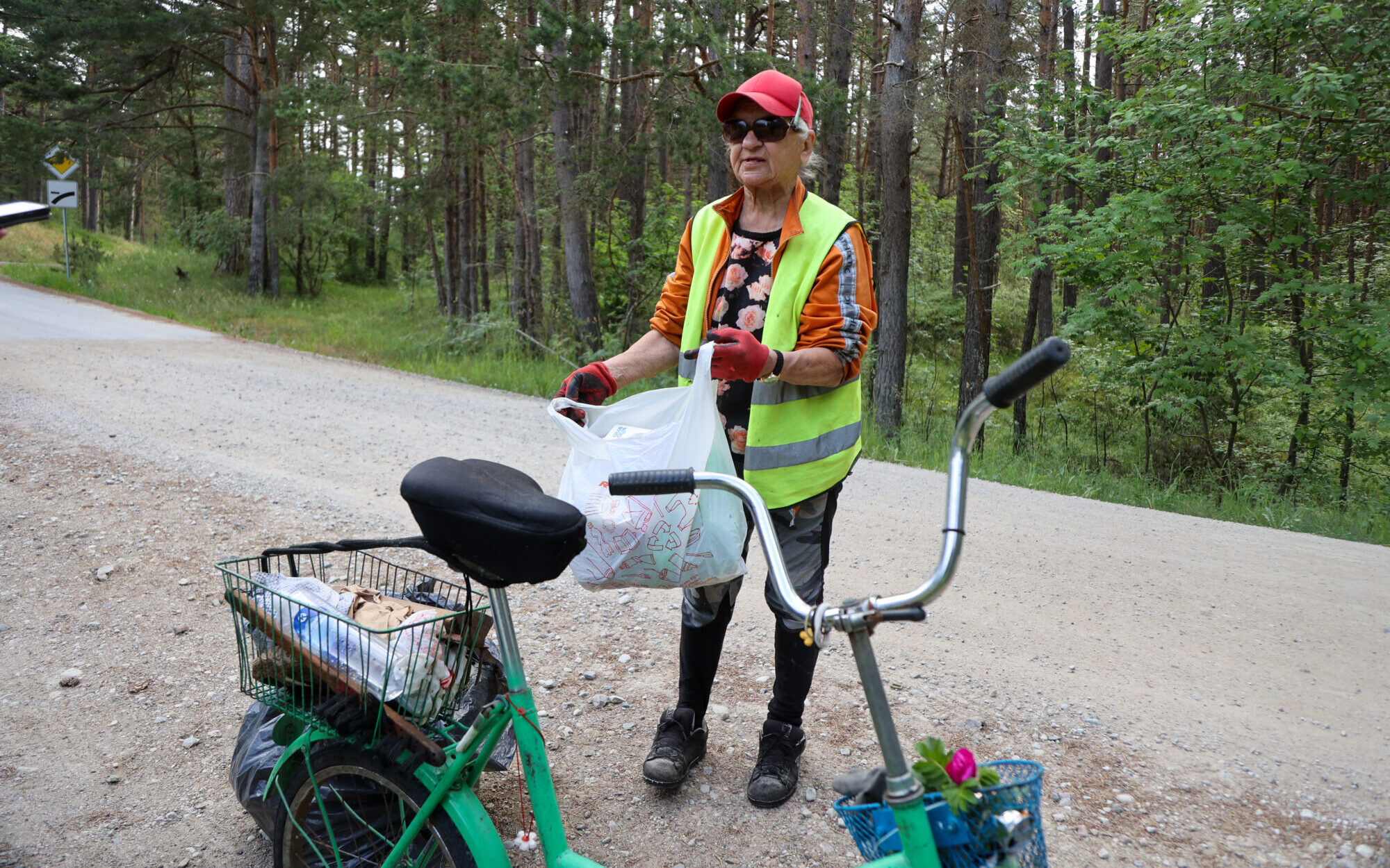 Foto: Kāpu izbraukātāji kaitina dabas vērtību saudzētājus. Dienvidkurzemes iedzīvotāji sūdzas par atpūtnieku uzvedību piekrastē