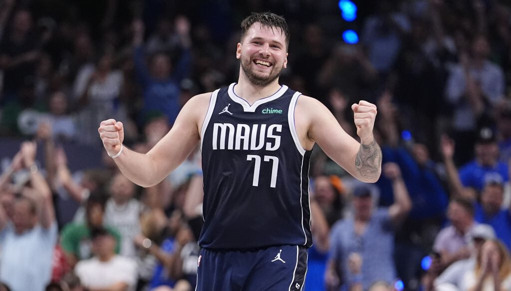 Video: Porziņģim paliekot rezervē, “Celtics” NBA finālsērijā piedzīvo pirmo zaudējumu
