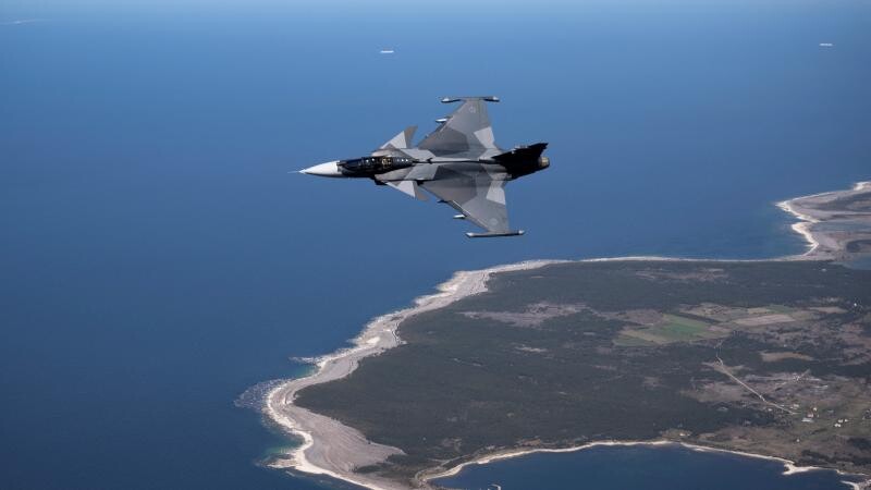 Zviedrija piedaīsies NATO Baltijas valstu gaisa telpas patrulēšanas misijā