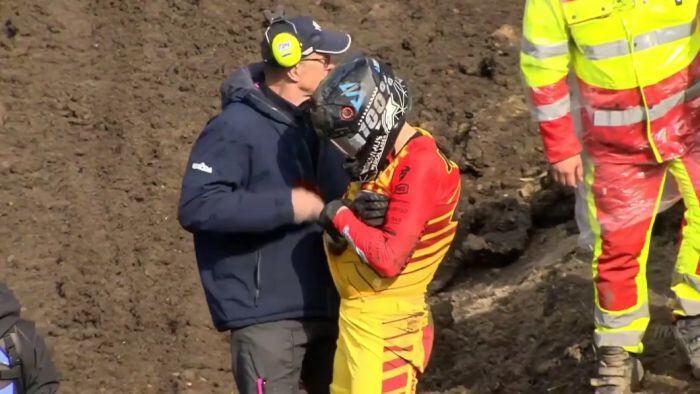 Video: Jonass kritienā lauzis labās rokas augšdelmu