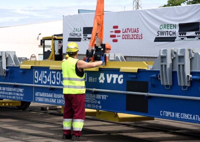 “Latvijas dzelzceļš” atlaidīs 298 dzelzceļa infrastruktūras telpu un teritoriju uzkopšanā nodarbinātos