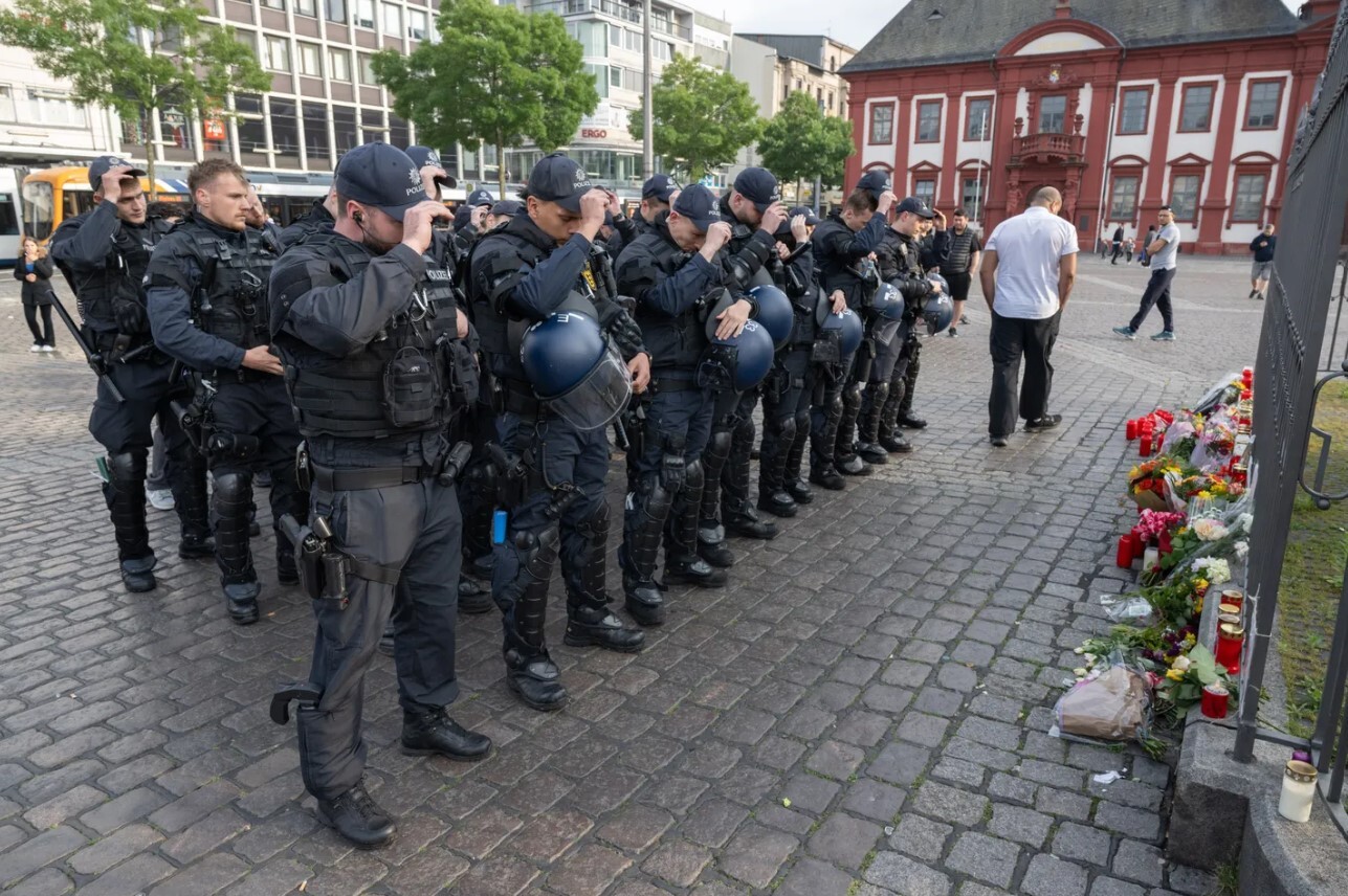 Miris Manheimā sadurtais policists