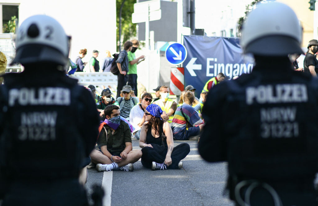 Vācijā kreisie ekstrēmisti smagi piekāvuši divus policistus