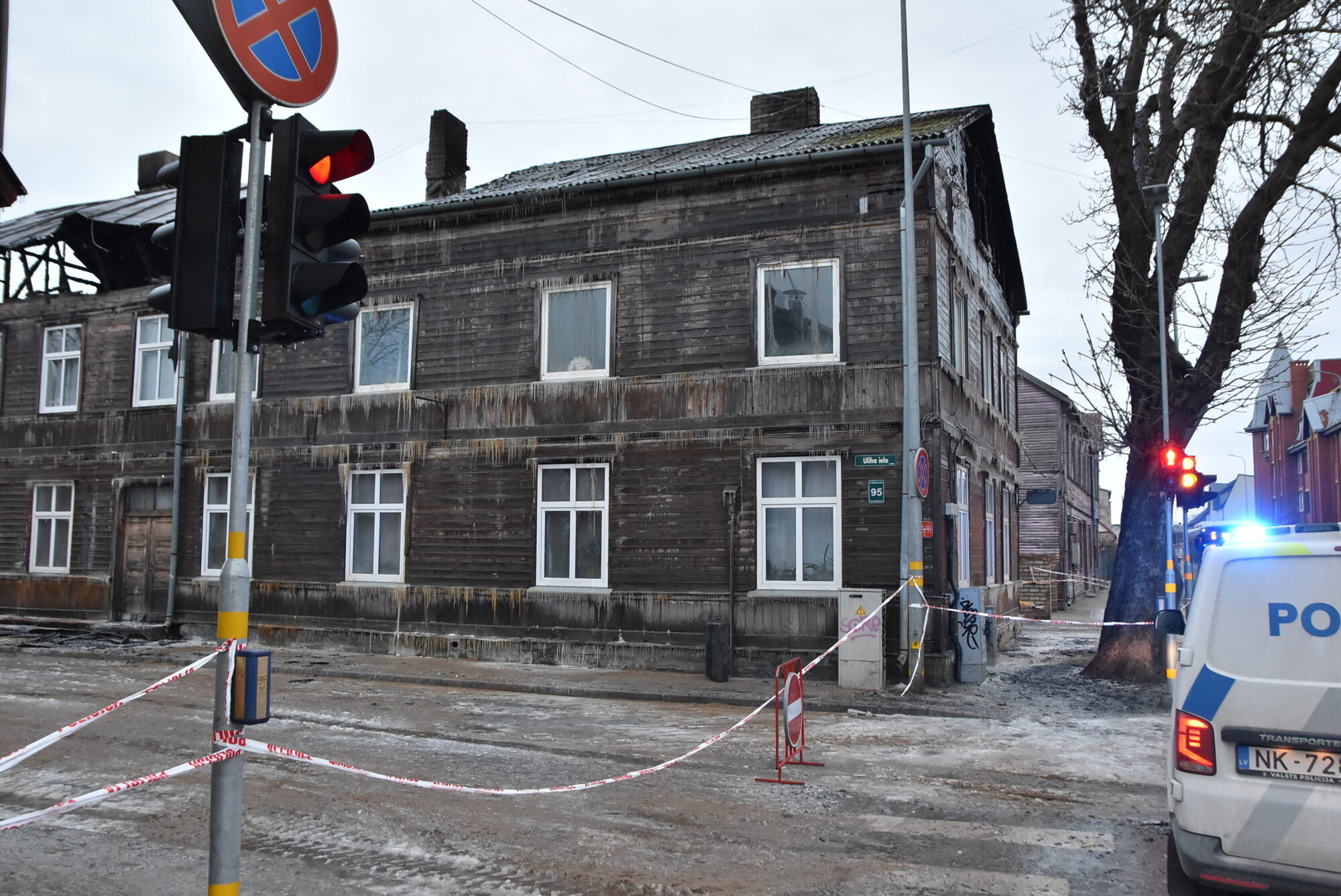Uliha ielas nodegusī ēka pārdota. Vietā būvēs jaunu namu