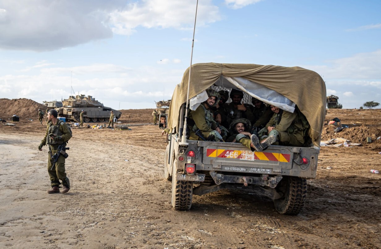 Izraēlas armija uzbrūk raķešu palaišanas vietām Gazas joslas dienvidos