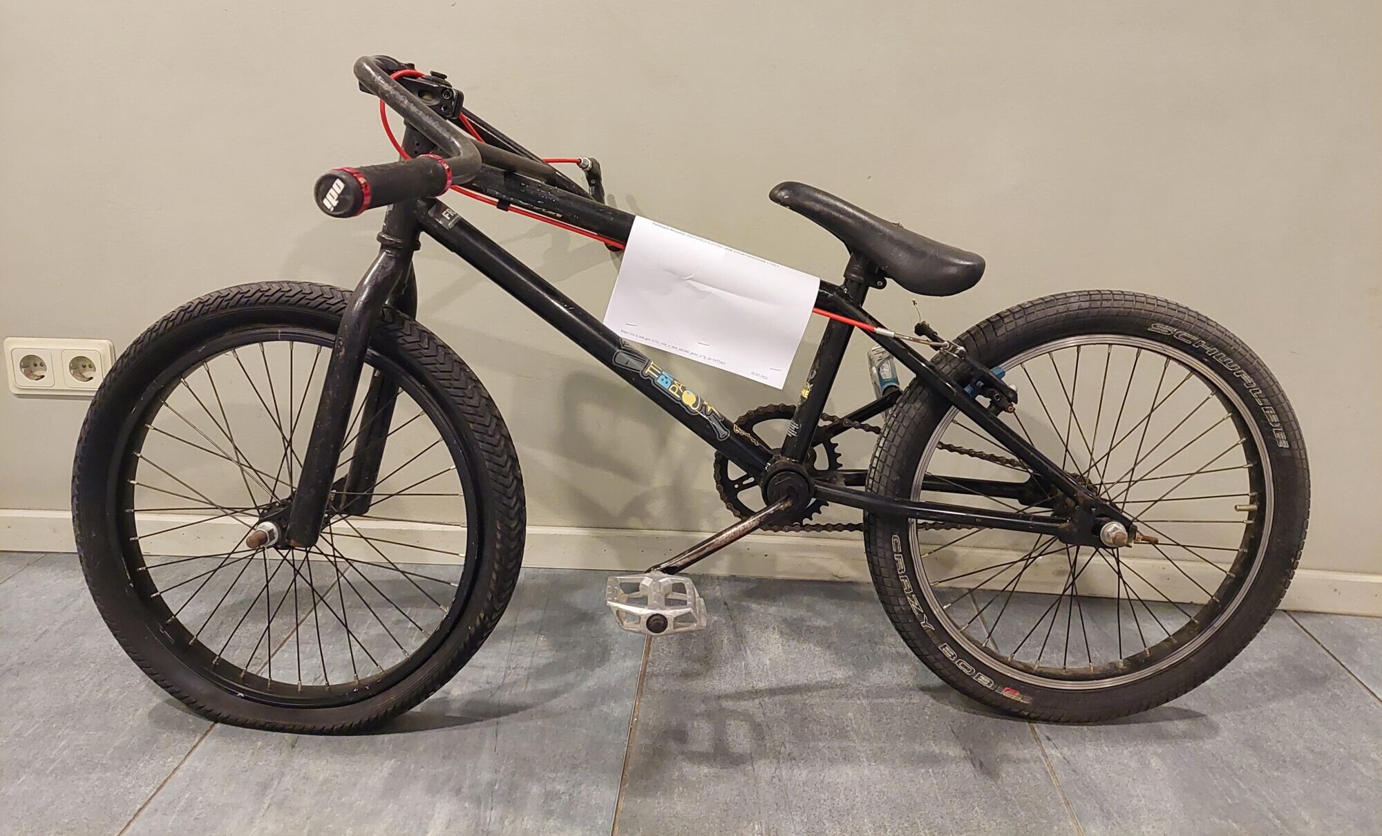 Policija Liepājā aicina atsaukties divu velosipēdu īpašniekus