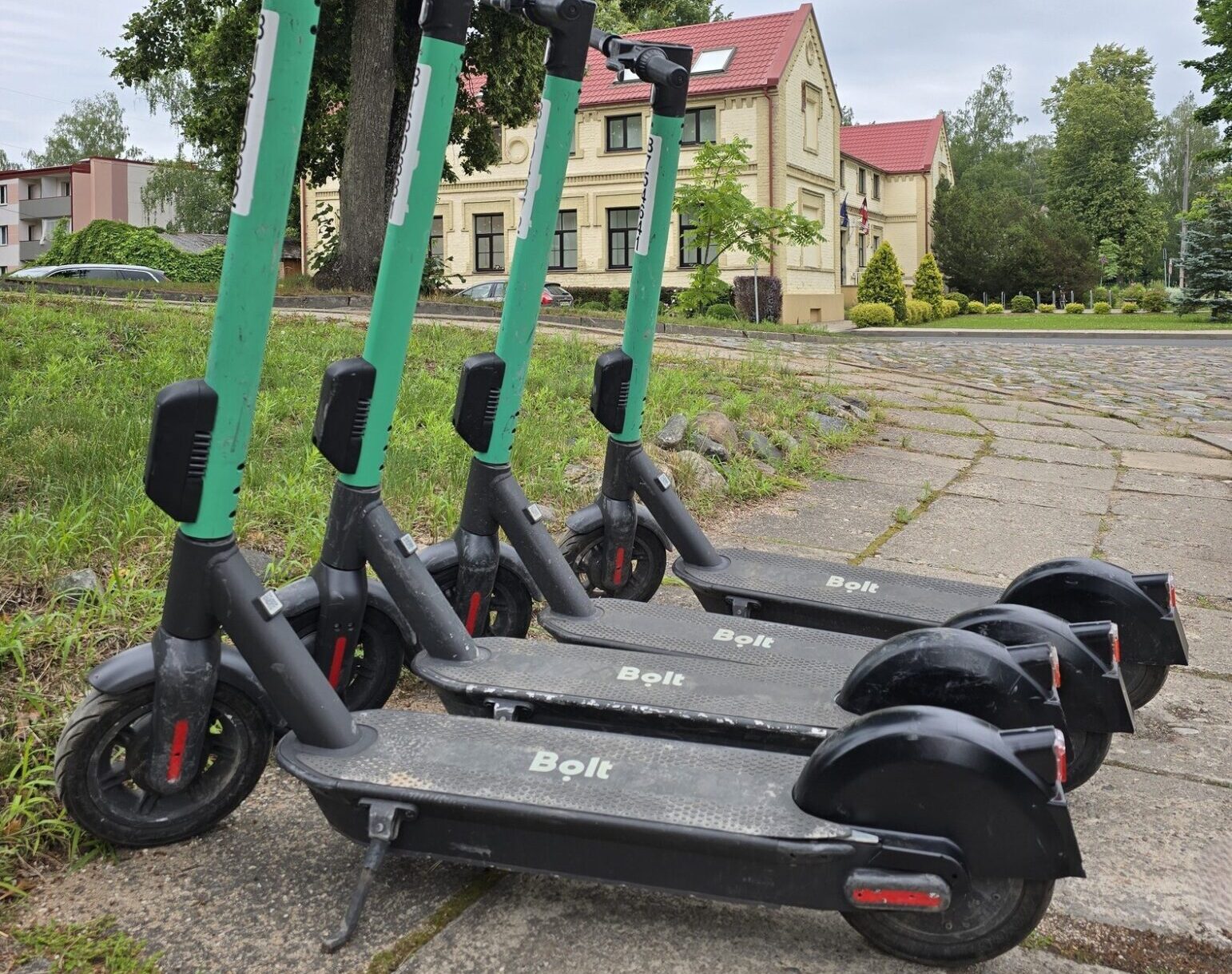 Vidzeme: Pagājis mēnesis, kopš Saulkrastos pieejami “Bolt” skrejriteņi
