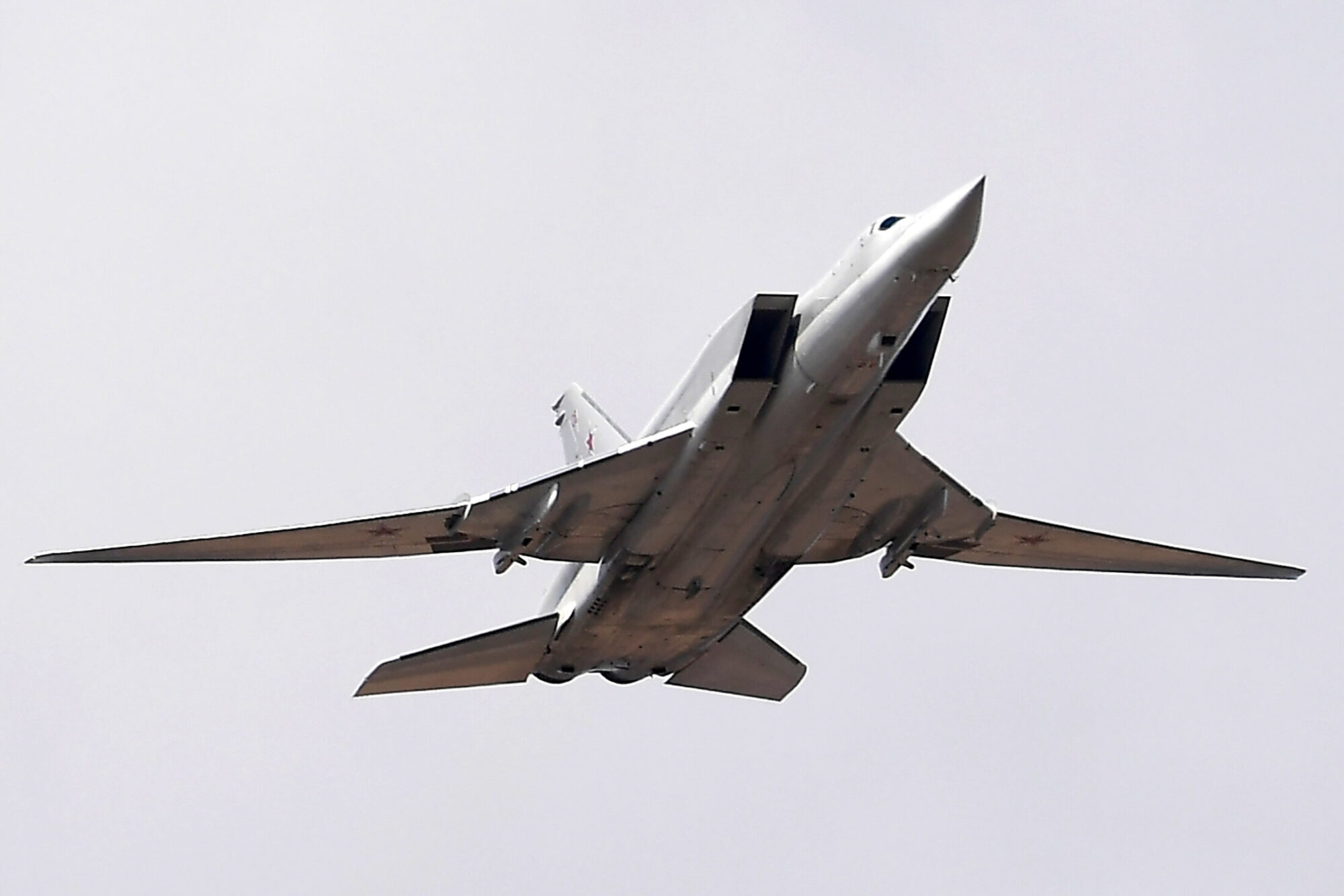 Ukrainas dronu triecienā Murmanskas apgabalā nodarīti bojājumi Krievijas stratēģiskajam bumbvedējam