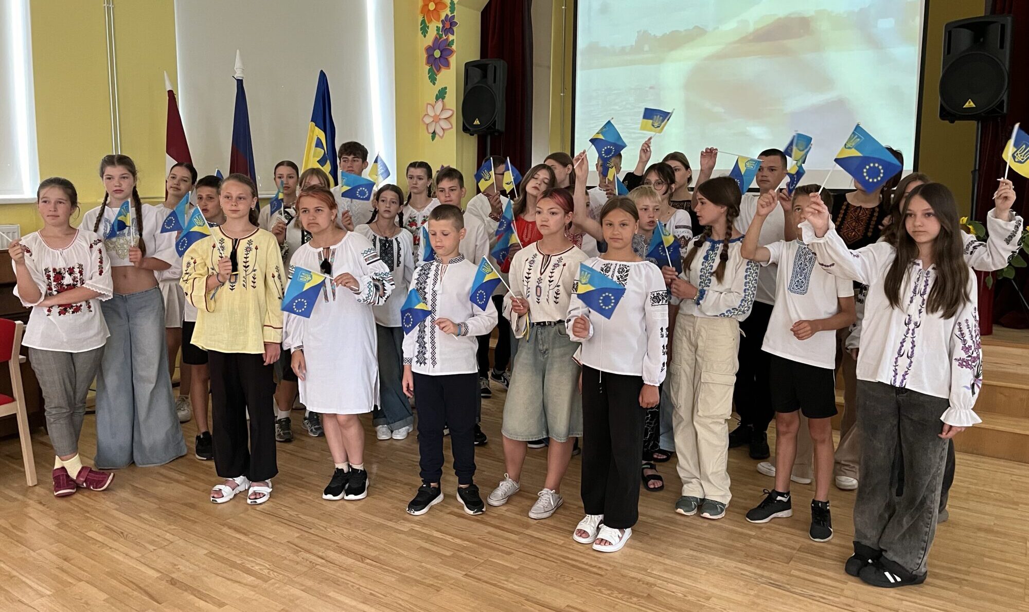 Zemgale: Ukraiņu skolēni atgūst spēkus nometnē Jelgavā